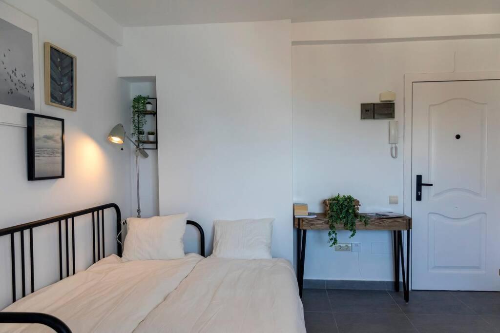 Beachfront Apartment Near Marbella Sitio de Calahonda Екстер'єр фото