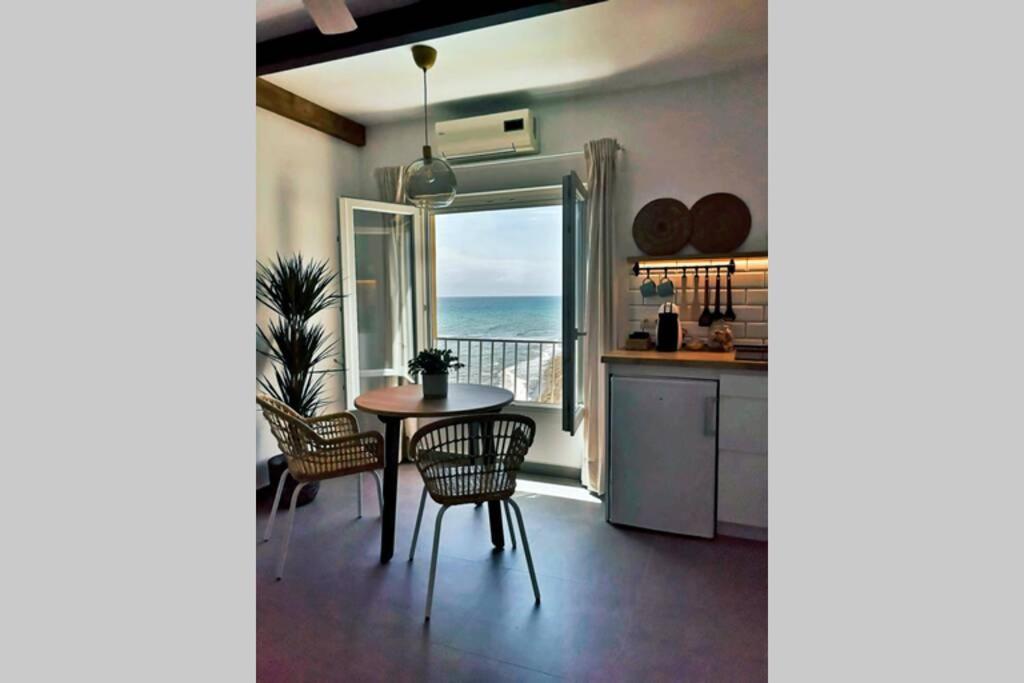 Beachfront Apartment Near Marbella Sitio de Calahonda Екстер'єр фото